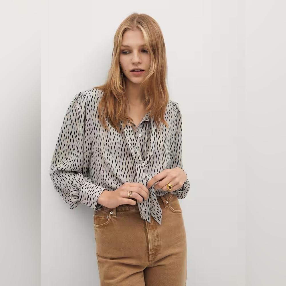 Lace flowy blouse MANGO